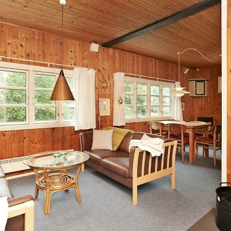 Three-bedroom Holiday In Stroby 1 *